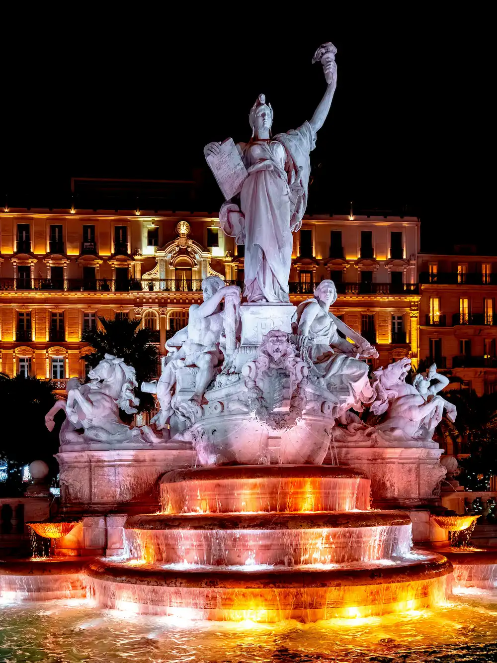 Aide à domicile à Toulon - vue de la statue
